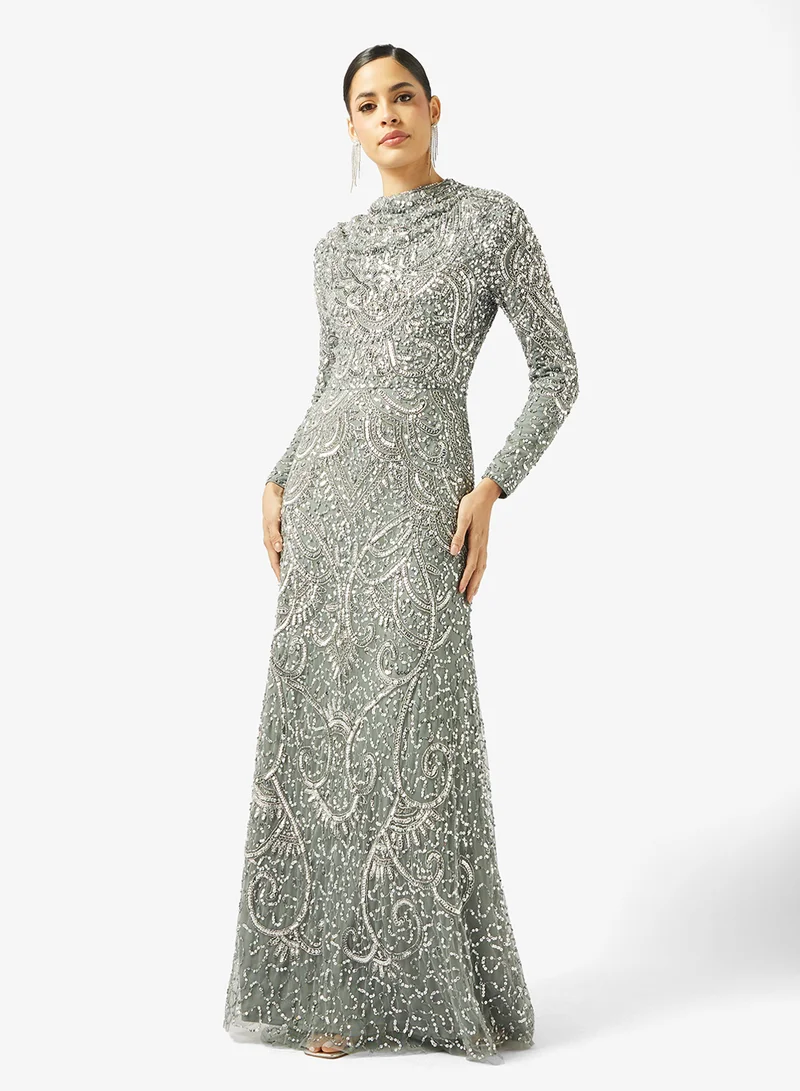 ماري فستان ماكسي بياقة قارب مرصع بالترتر